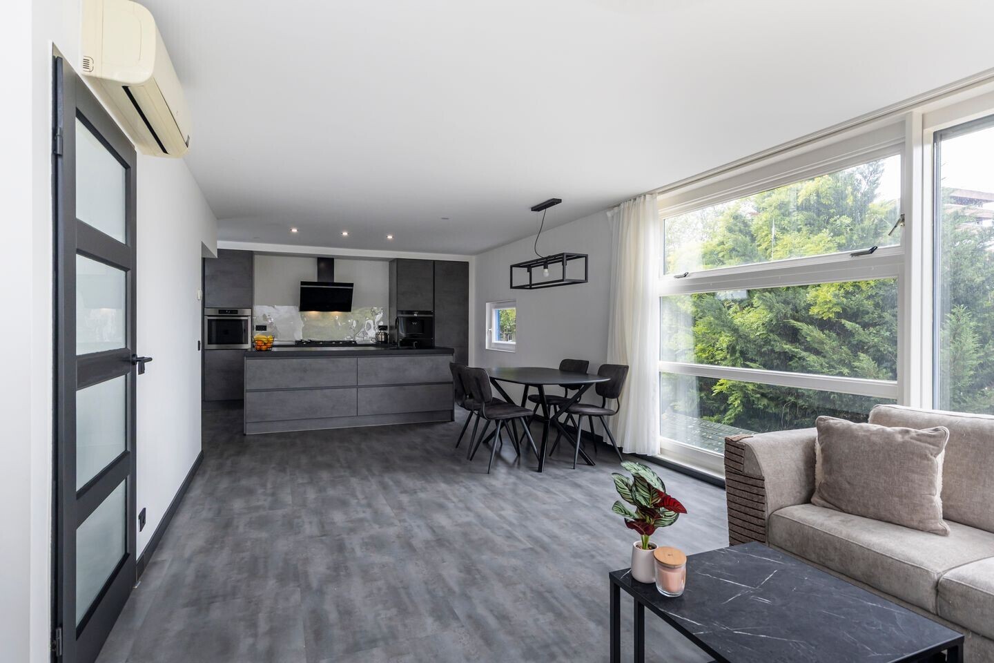 Tussenwoning te koop: Dedemsvaartweg 207, 'S-Gravenhage