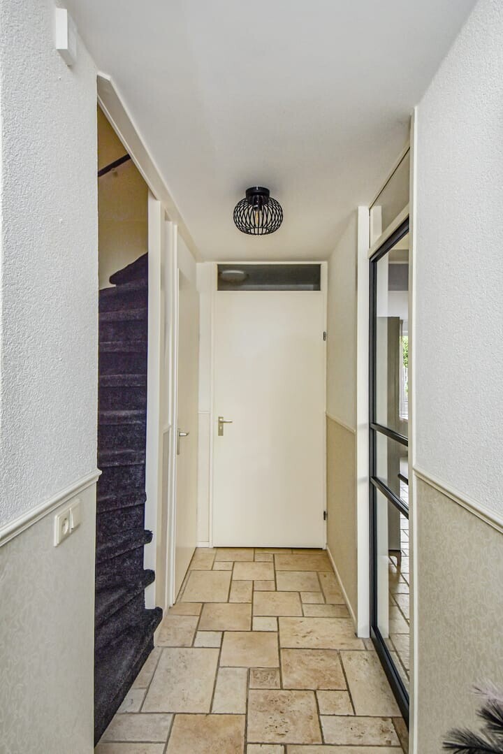 Tussenwoning te koop: Waterlandsingel 99, 'S-Gravenhage