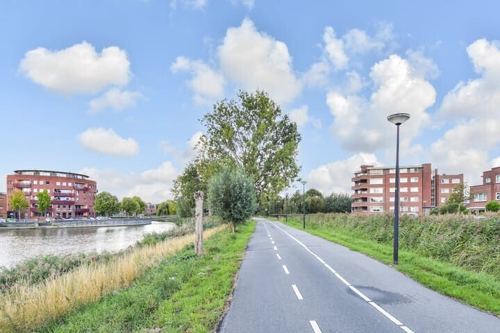 Tussenwoning te koop: Waterlandsingel 99, 'S-Gravenhage