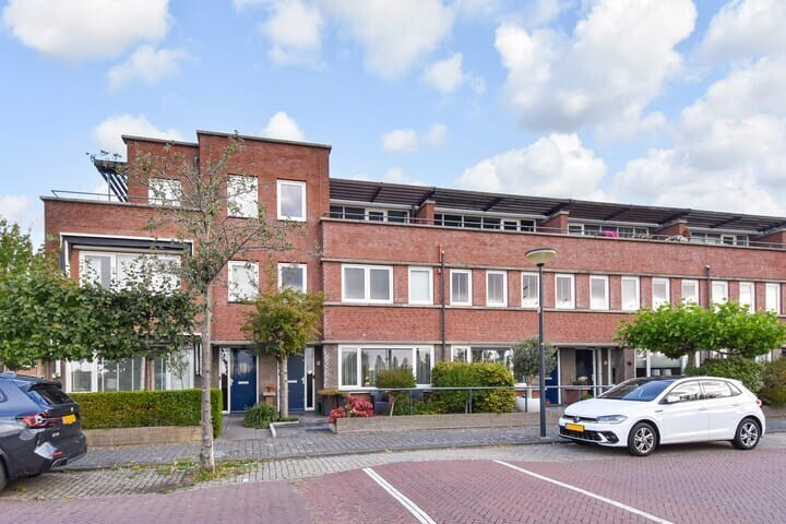 Tussenwoning te koop: Waterlandsingel 99, 'S-Gravenhage