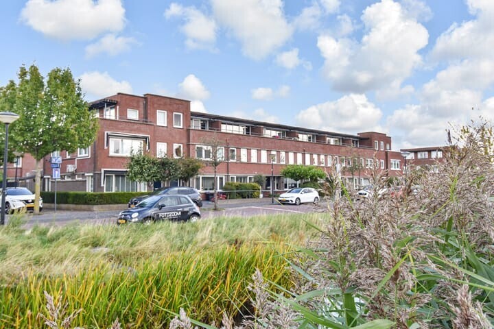 Tussenwoning te koop: Waterlandsingel 99, 'S-Gravenhage