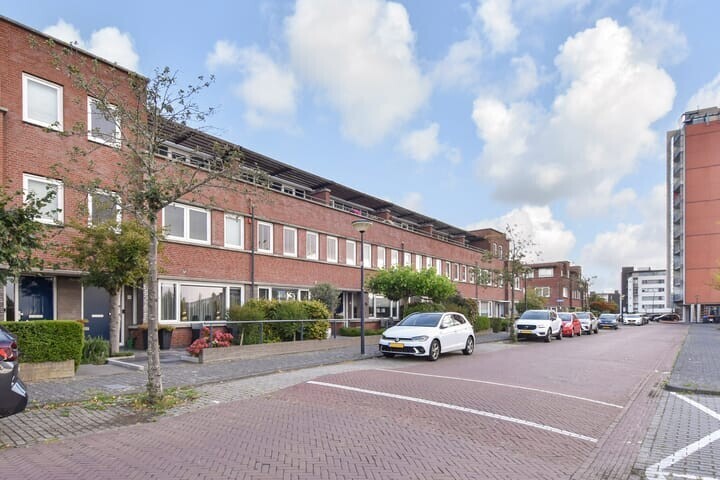 Tussenwoning te koop: Waterlandsingel 99, 'S-Gravenhage