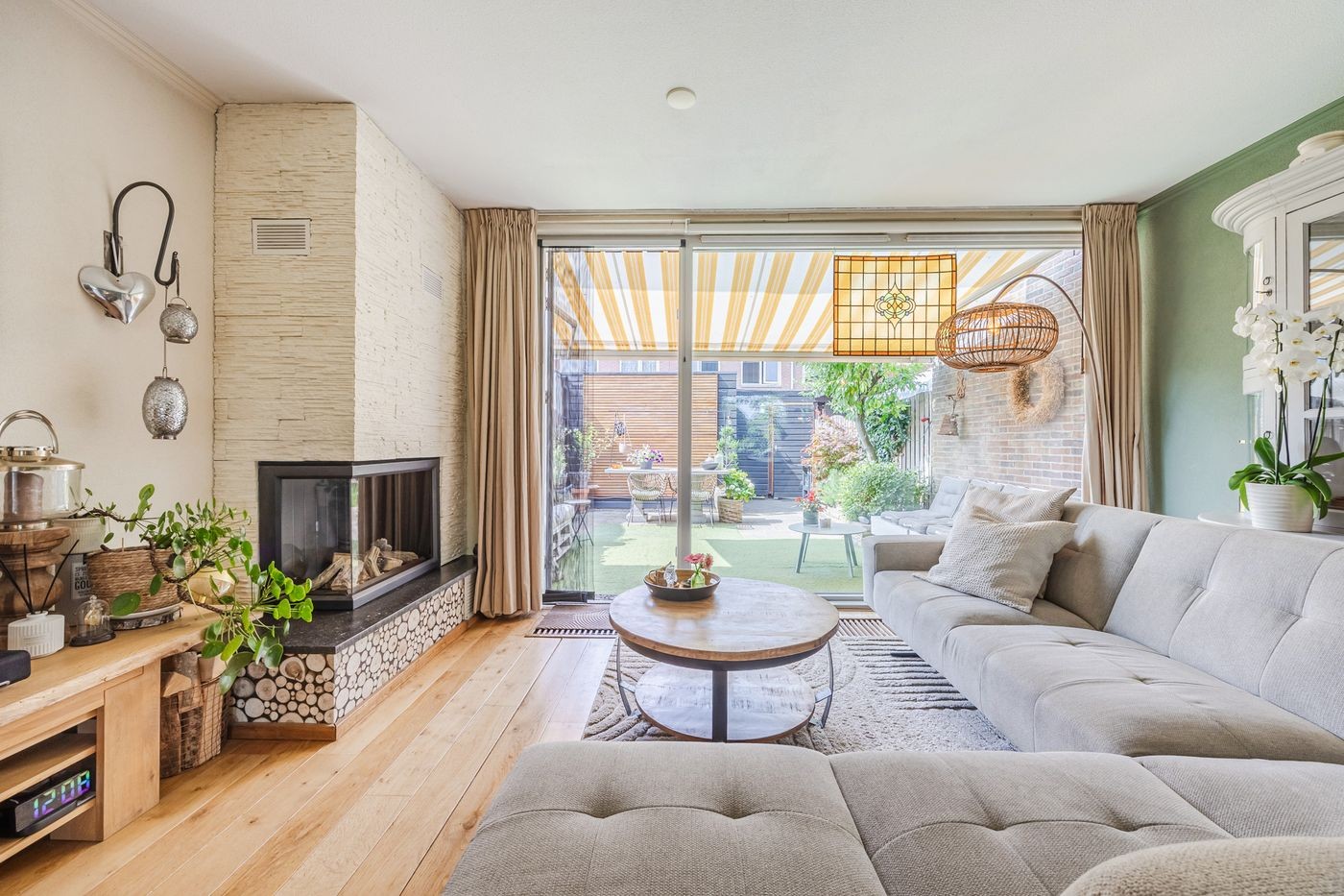 Tussenwoning te koop: Praagsingel 239, 'S-Gravenhage