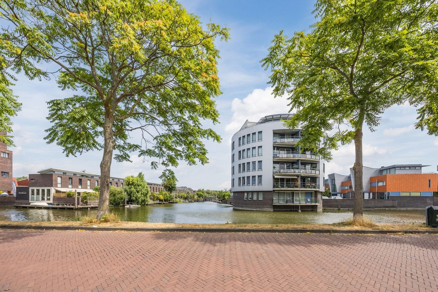 Tussenwoning te koop: Praagsingel 239, 'S-Gravenhage