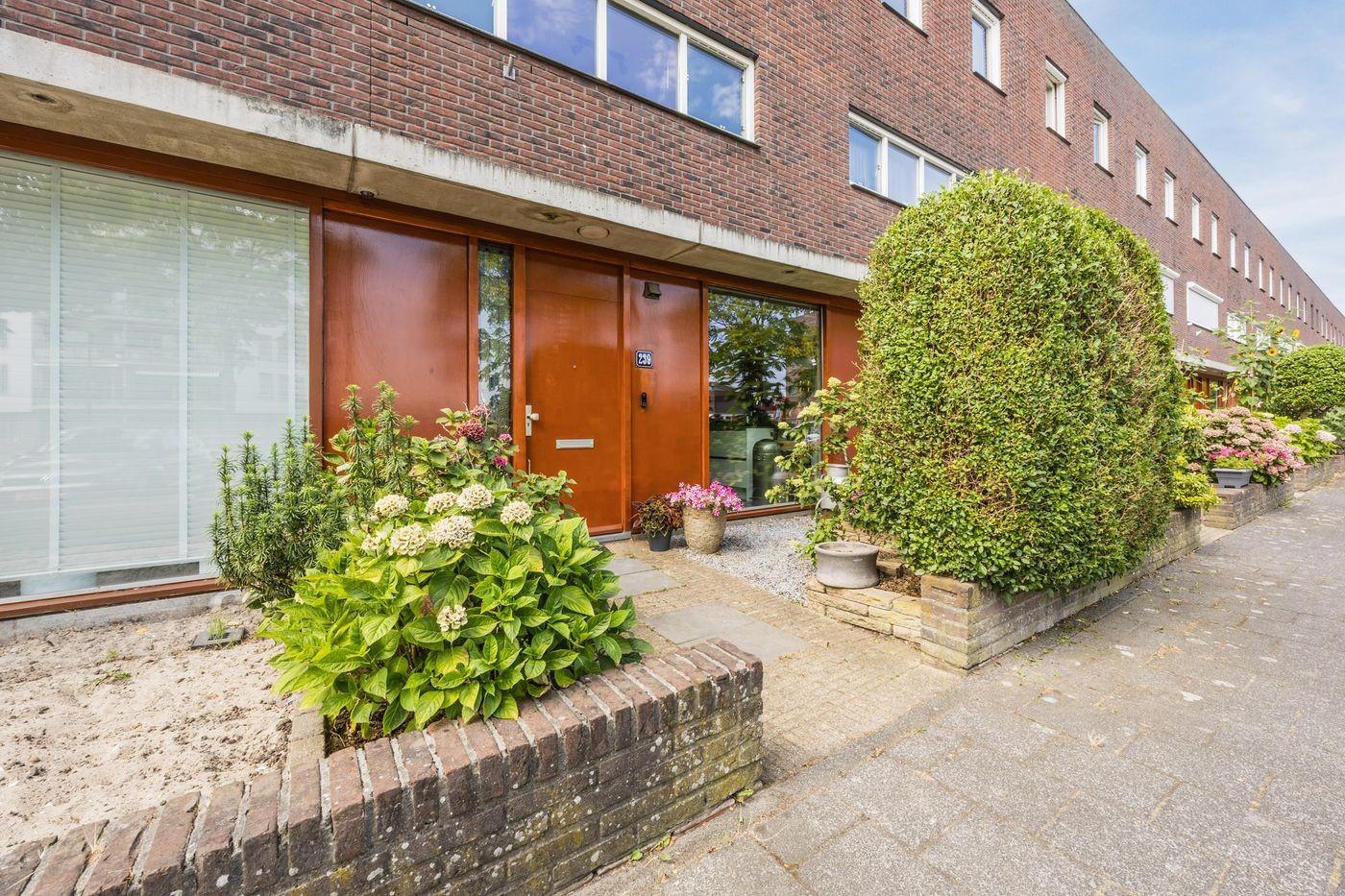 Tussenwoning te koop: Praagsingel 239, 'S-Gravenhage