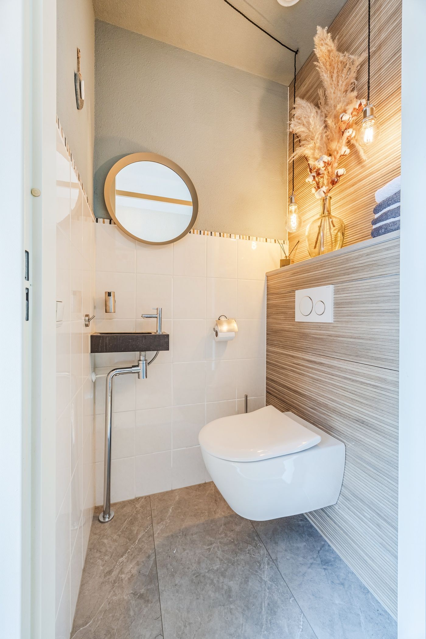 Tussenwoning te koop: Praagsingel 239, 'S-Gravenhage