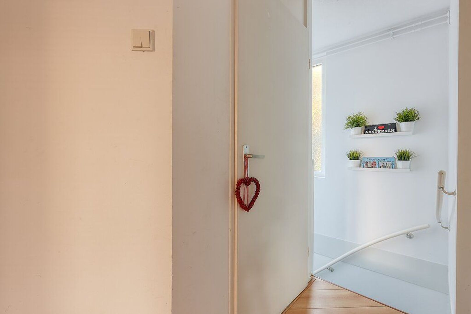 Tussenwoning te huur: Toscaninistraat 142, 'S-Gravenhage
