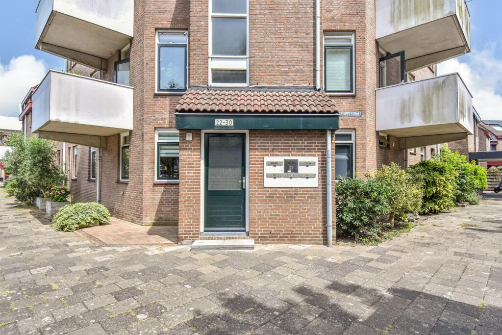 Appartement te koop: A. van der Tangstraat 22, 'S-Gravenhage