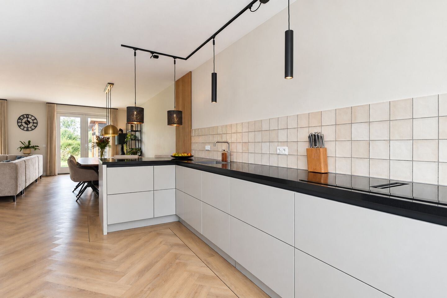 Hoekwoning te koop: Doris Lessinglaan 130, 'S-Gravenhage