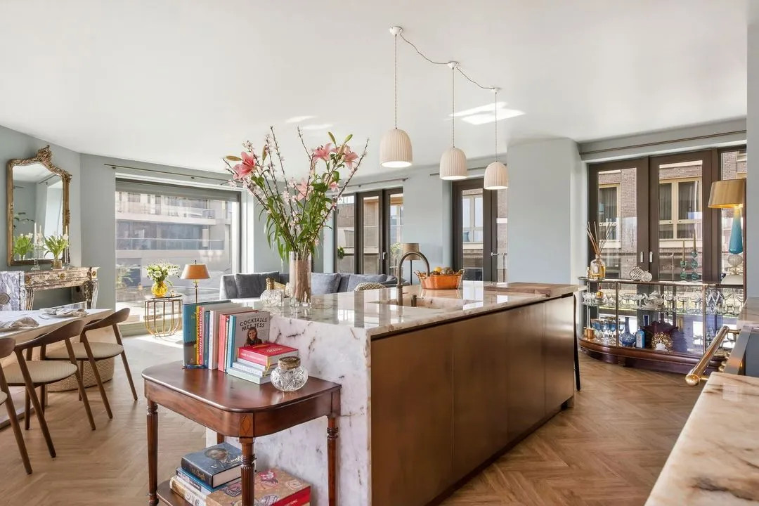 Appartement te koop: Deltaplein 317, 'S-Gravenhage