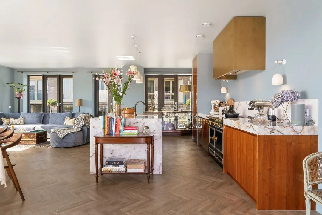 Appartement te koop: Deltaplein 317, 'S-Gravenhage