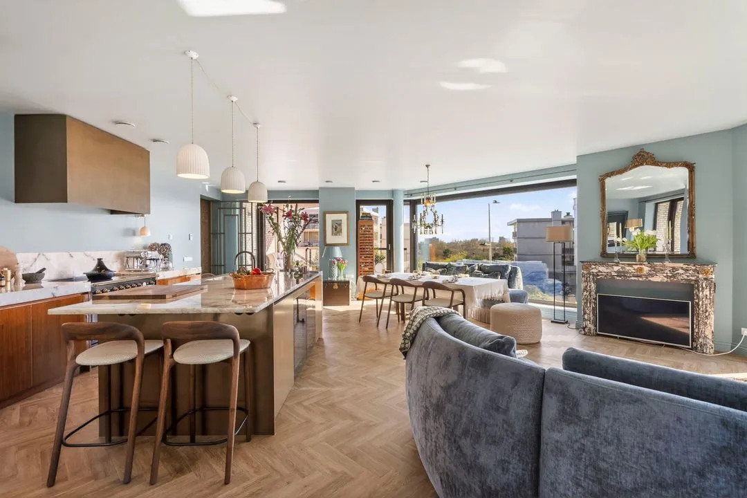 Appartement te koop: Deltaplein 317, 'S-Gravenhage