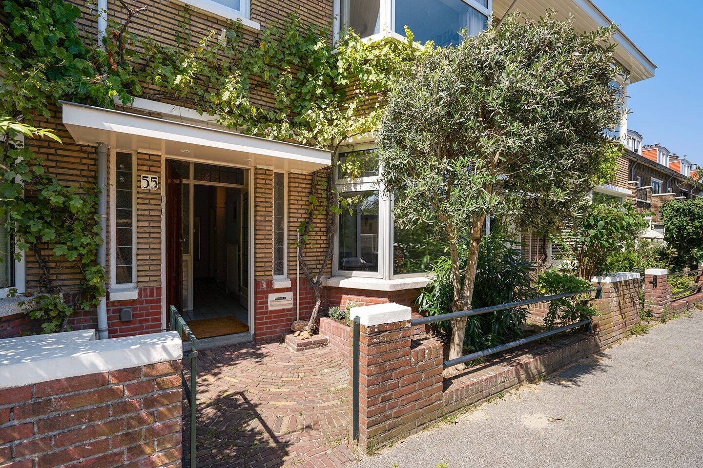 Tussenwoning te koop: Aronskelkweg 55, 'S-Gravenhage