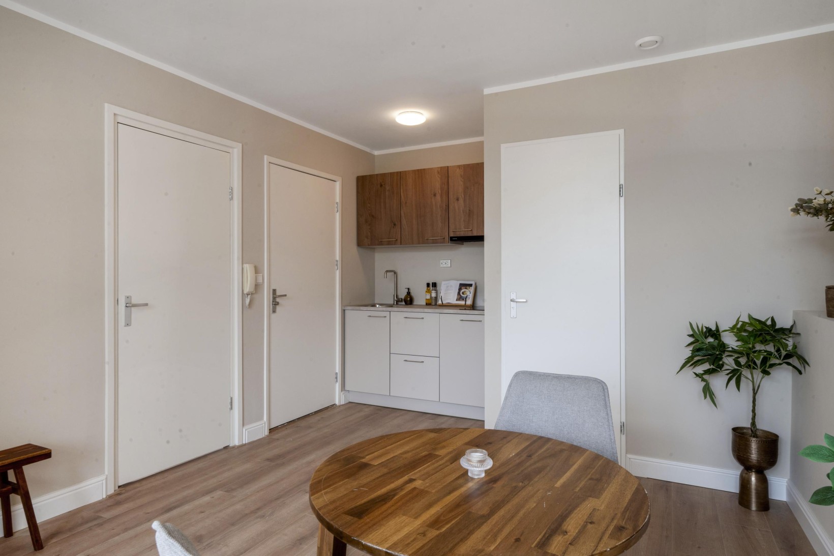 Studio te koop: Regentesselaan 344-1, 'S-Gravenhage