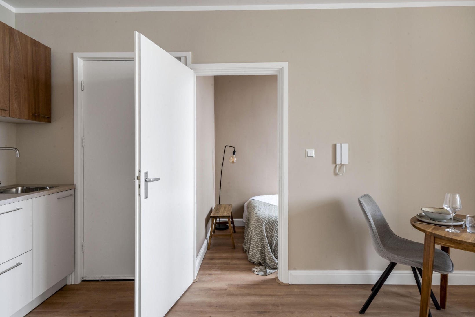 Studio te koop: Regentesselaan 354A, 'S-Gravenhage