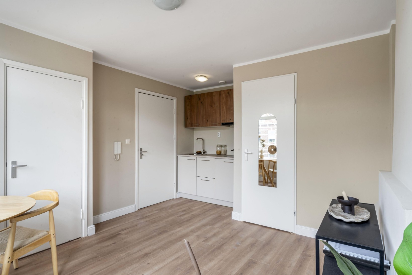 Studio te koop: Regentesselaan 354B, 'S-Gravenhage