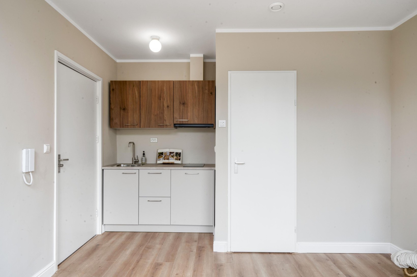Studio te koop: Regentesselaan 354, 'S-Gravenhage
