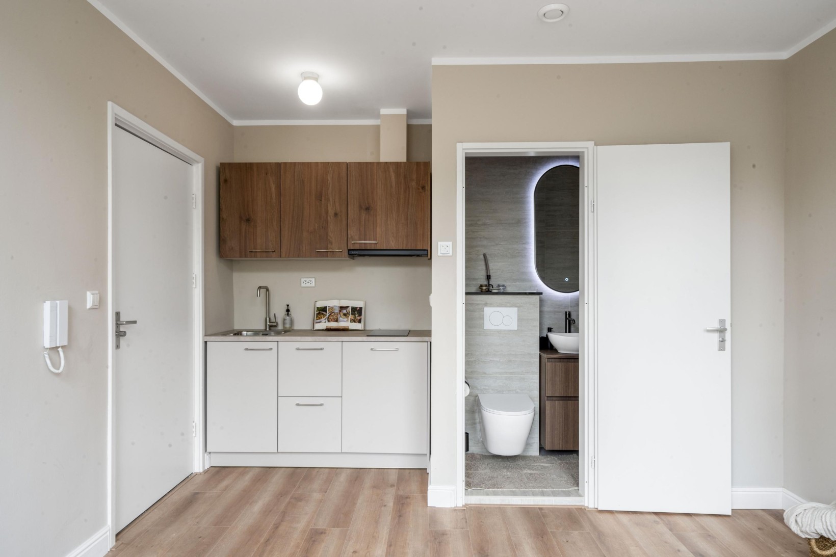 Studio te koop: Regentesselaan 354, 'S-Gravenhage