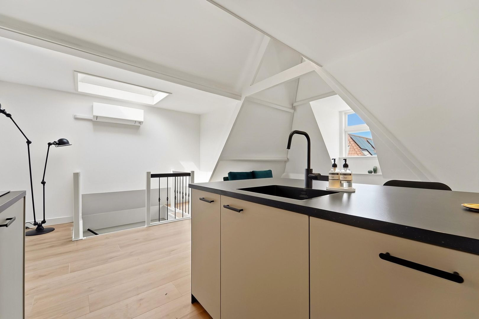 Studio te koop: Van Bylandtstraat 138D, 'S-Gravenhage