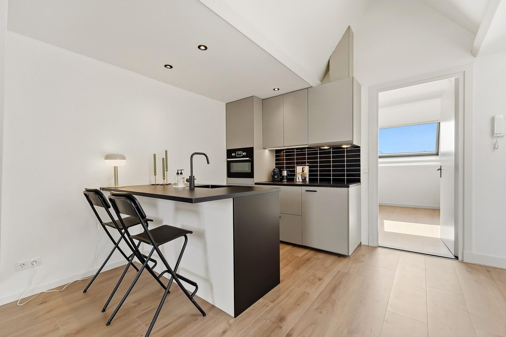 Studio te koop: Van Bylandtstraat 138D, 'S-Gravenhage
