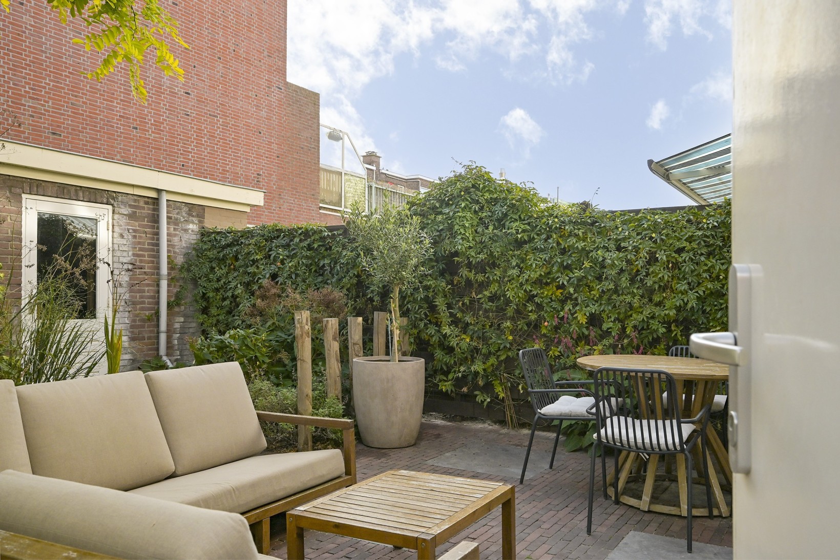 Hoekwoning te koop: Meloenstraat 70, 'S-Gravenhage