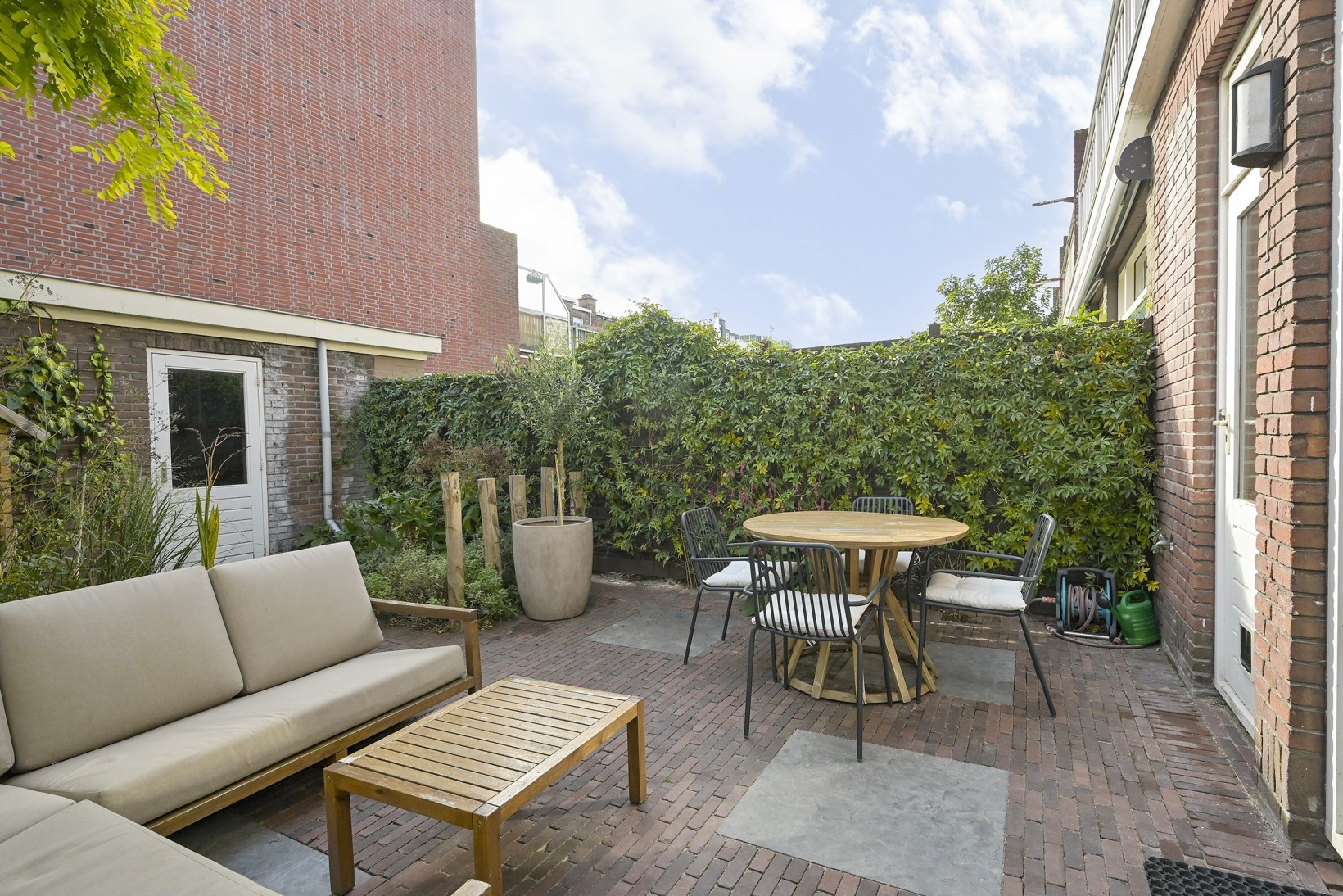 Hoekwoning te koop: Meloenstraat 70, 'S-Gravenhage
