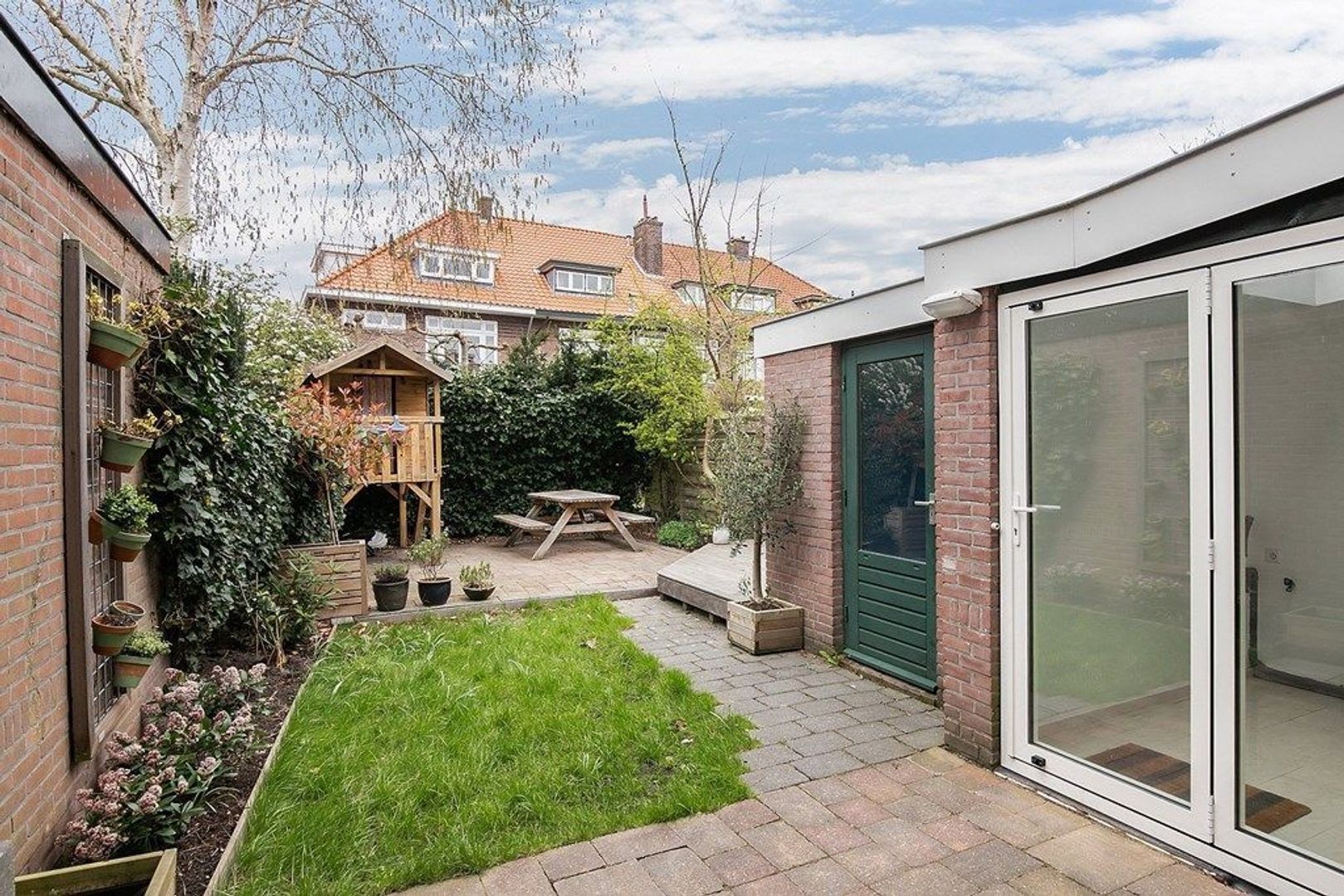 Tussenwoning te huur: Rietzangerlaan 15, 'S-Gravenhage