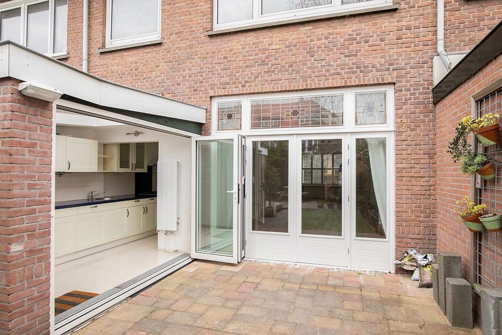 Tussenwoning te huur: Rietzangerlaan 15, 'S-Gravenhage