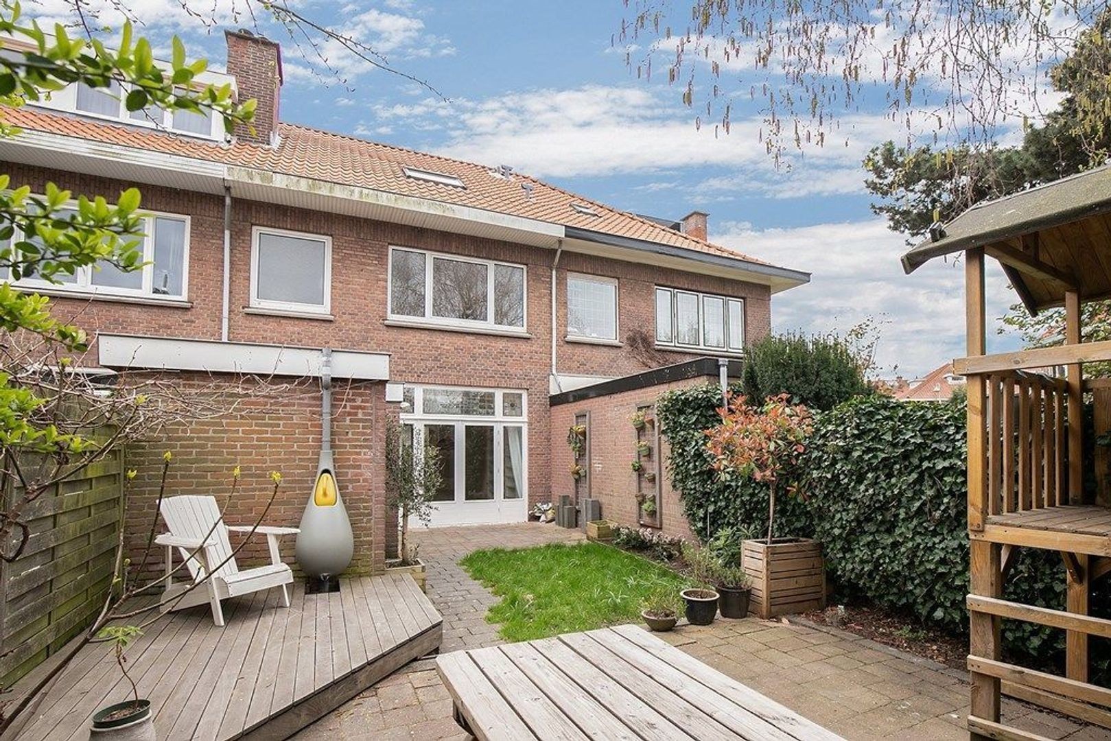 Tussenwoning te huur: Rietzangerlaan 15, 'S-Gravenhage