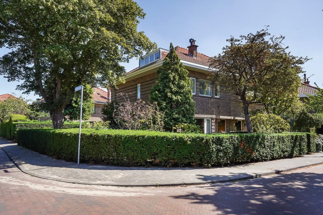 Twee-onder-één-kap te koop: Papegaailaan 21, 'S-Gravenhage