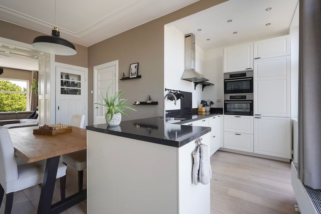 Appartement te koop: Loosduinseweg 1117, 'S-Gravenhage