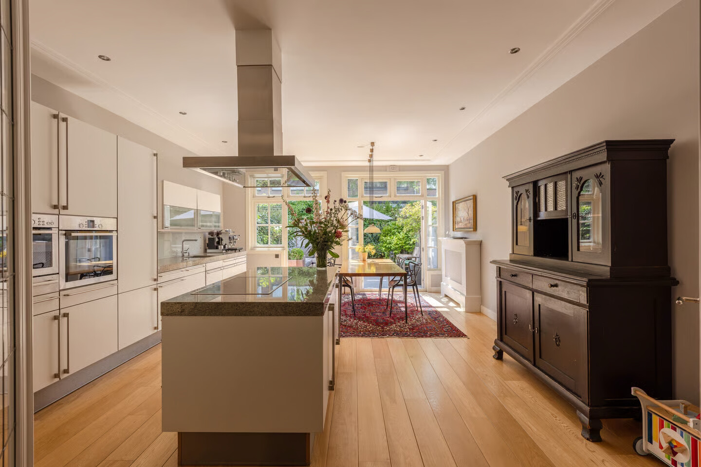 Tussenwoning te koop: Van Beuningenstraat 22, 'S-Gravenhage