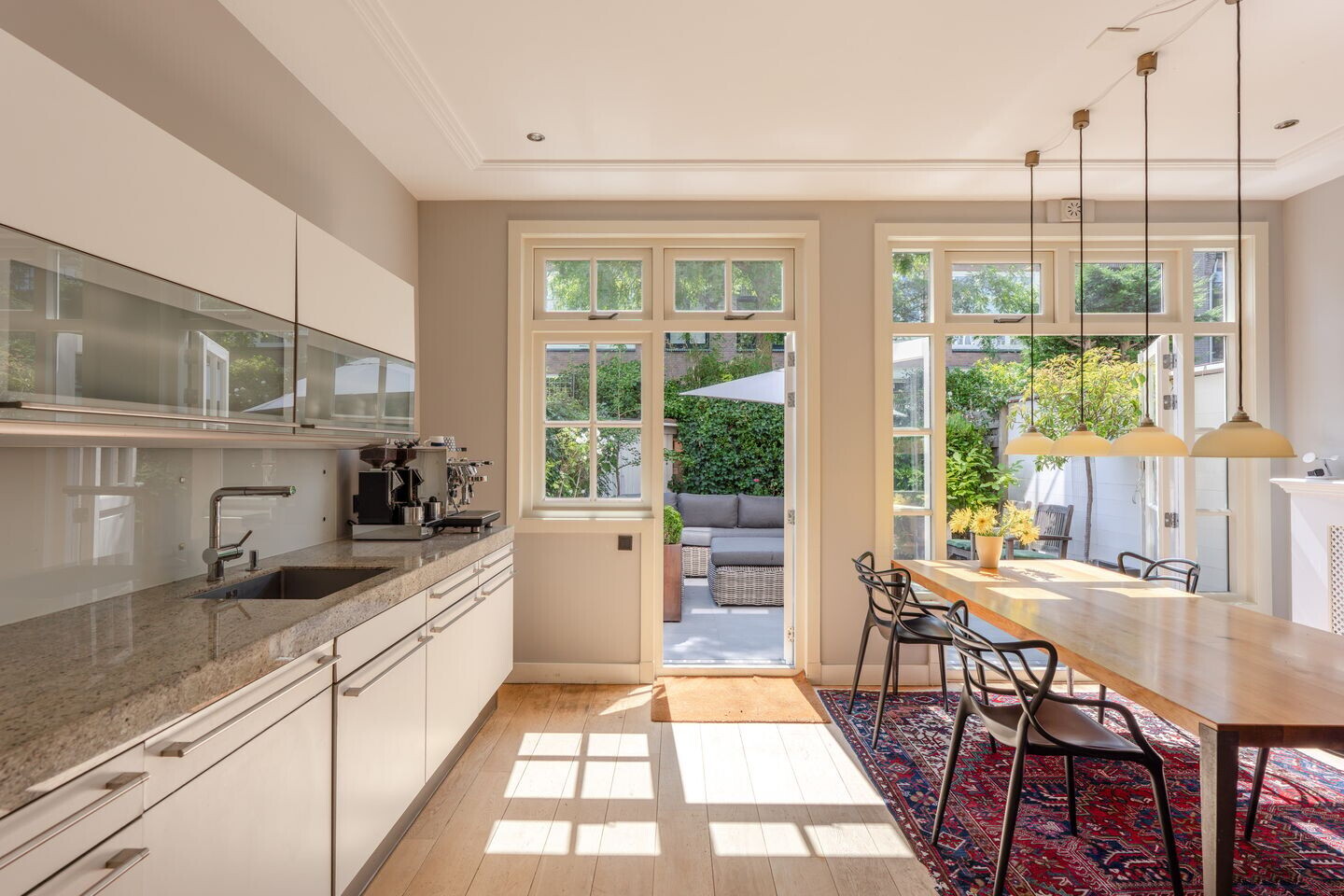 Tussenwoning te koop: Van Beuningenstraat 22, 'S-Gravenhage