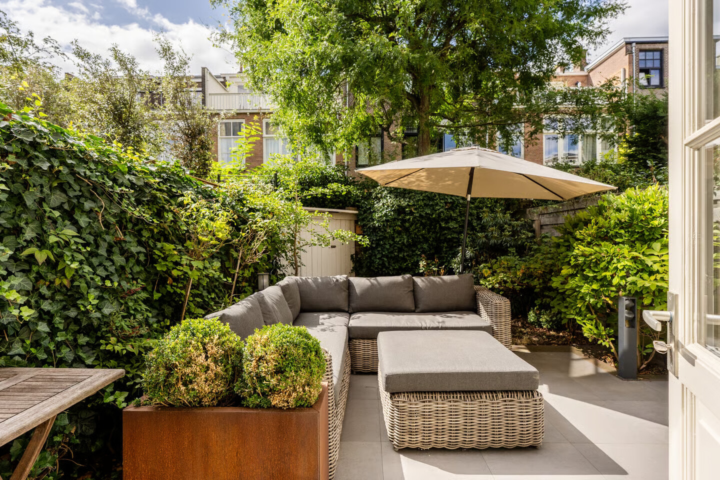 Tussenwoning te koop: Van Beuningenstraat 22, 'S-Gravenhage