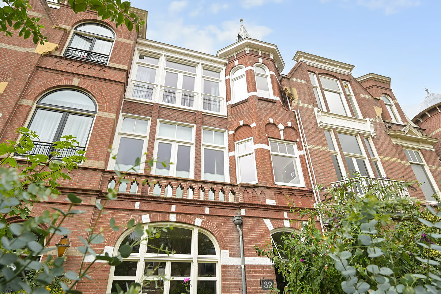Tussenwoning te koop: Johan van Oldenbarneveltlaan 32, 'S-Gravenhage