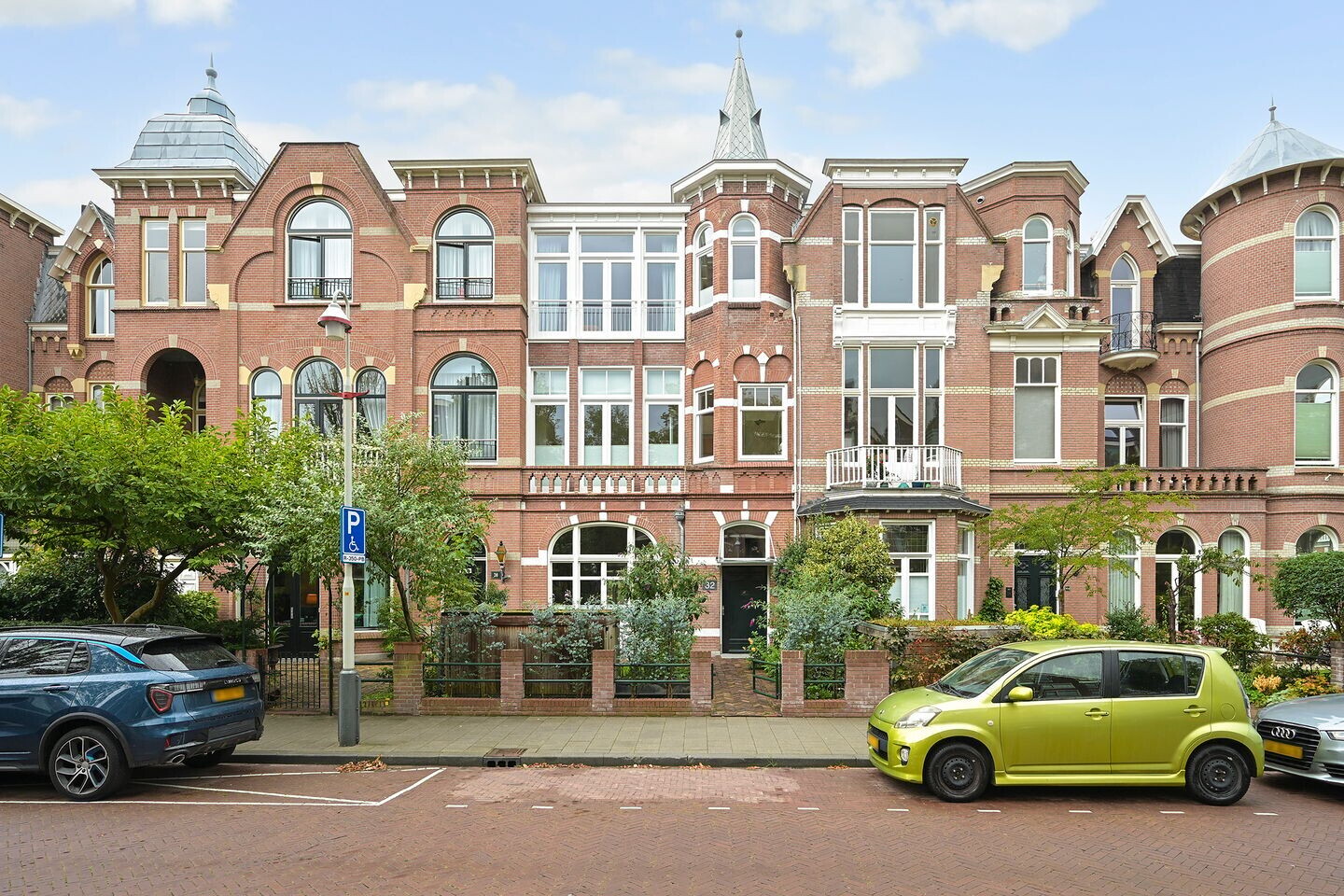 Tussenwoning te koop: Johan van Oldenbarneveltlaan 32, 'S-Gravenhage