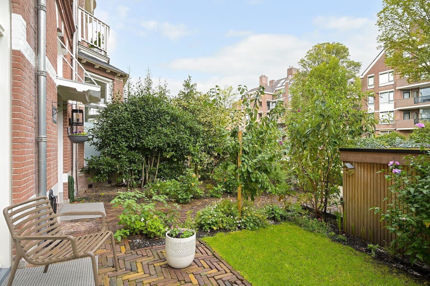 Tussenwoning te koop: Johan van Oldenbarneveltlaan 32, 'S-Gravenhage