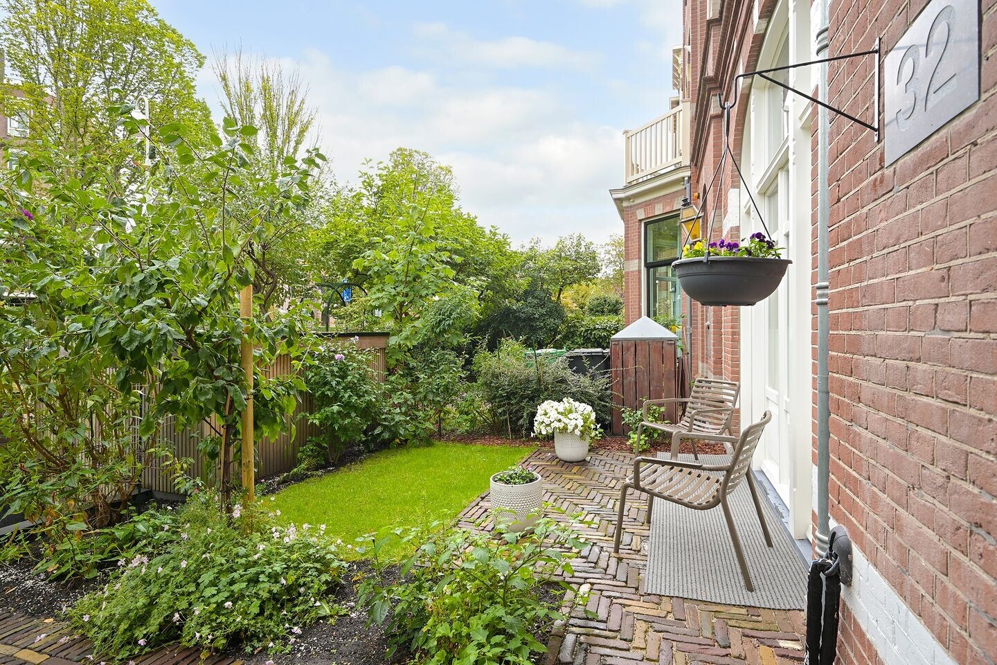 Tussenwoning te koop: Johan van Oldenbarneveltlaan 32, 'S-Gravenhage