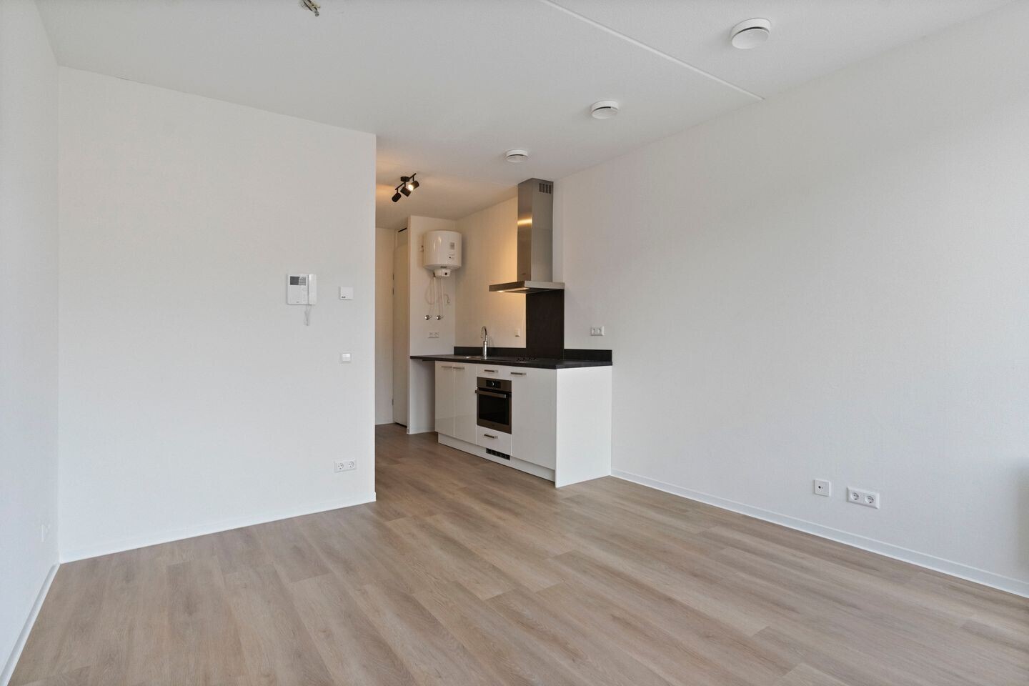 Studio te koop: Korbootstraat 43B, 'S-Gravenhage