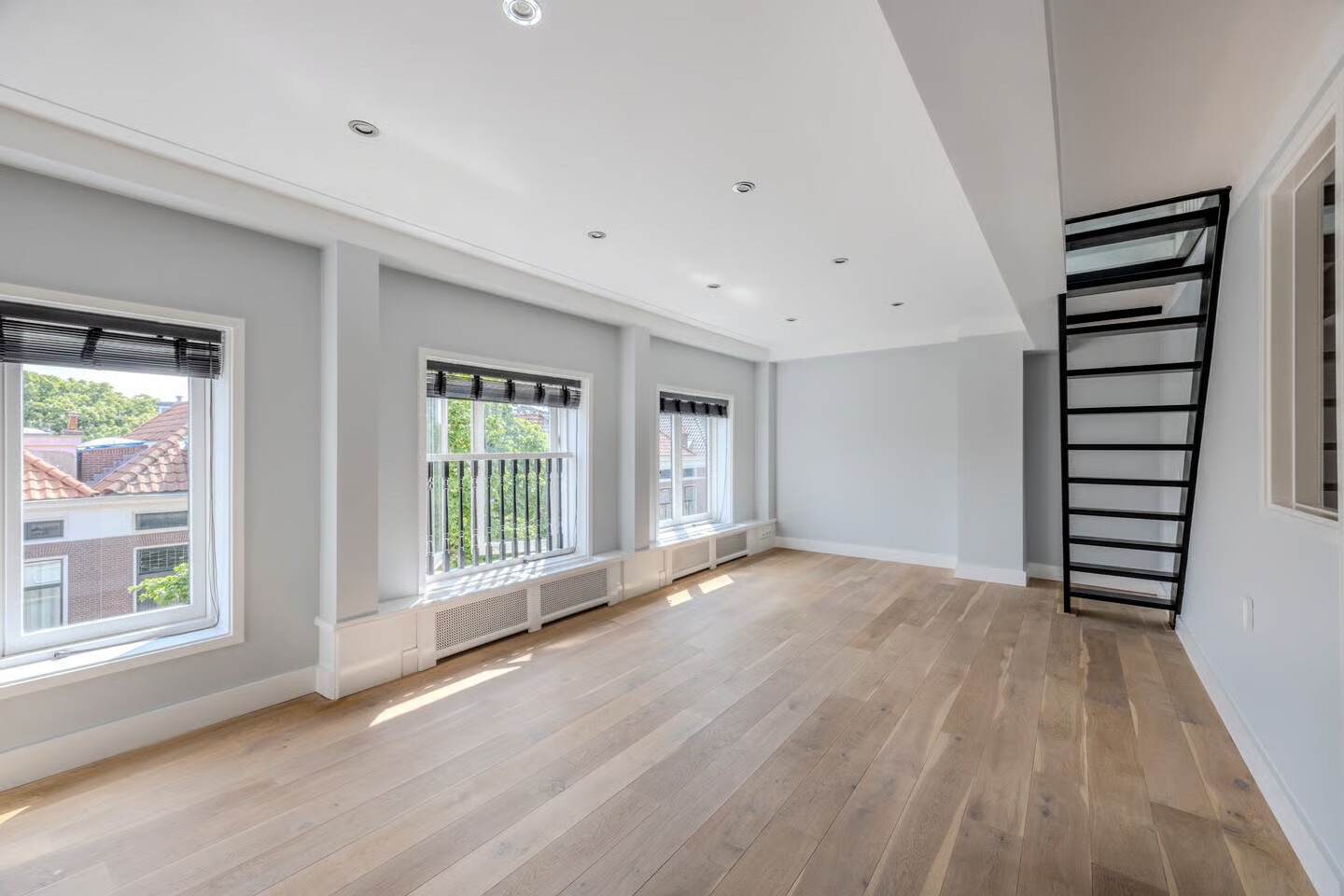 Studio te koop: Sumatrastraat 214A, 'S-Gravenhage