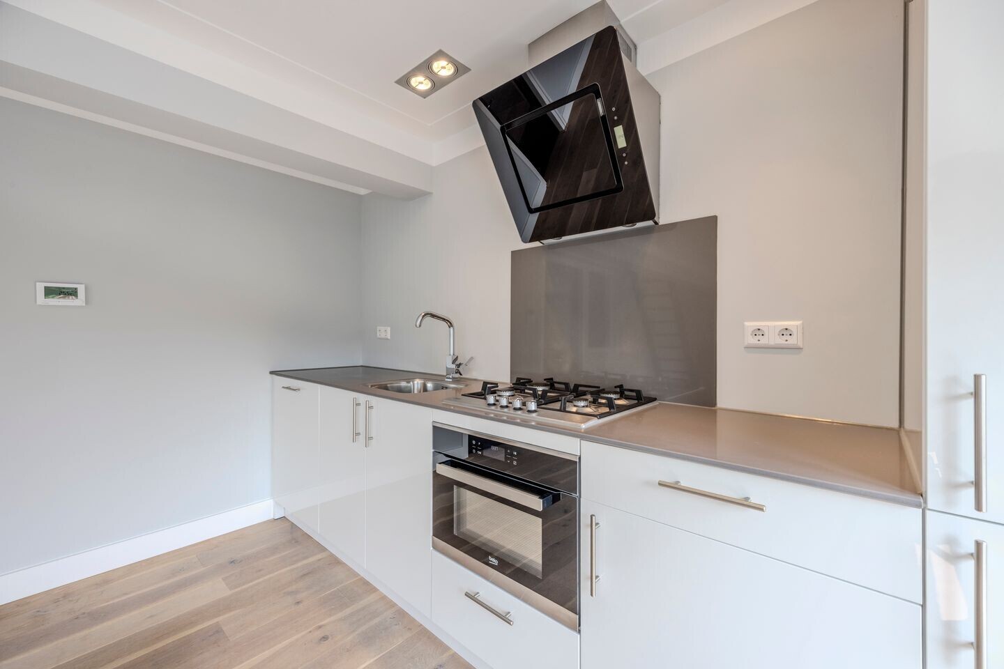 Studio te koop: Sumatrastraat 214A, 'S-Gravenhage