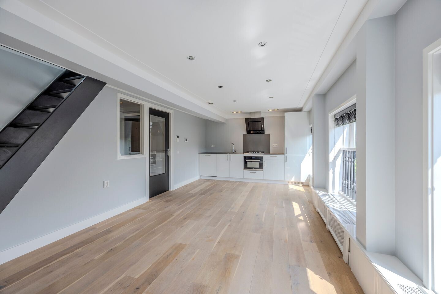 Studio te koop: Sumatrastraat 214A, 'S-Gravenhage