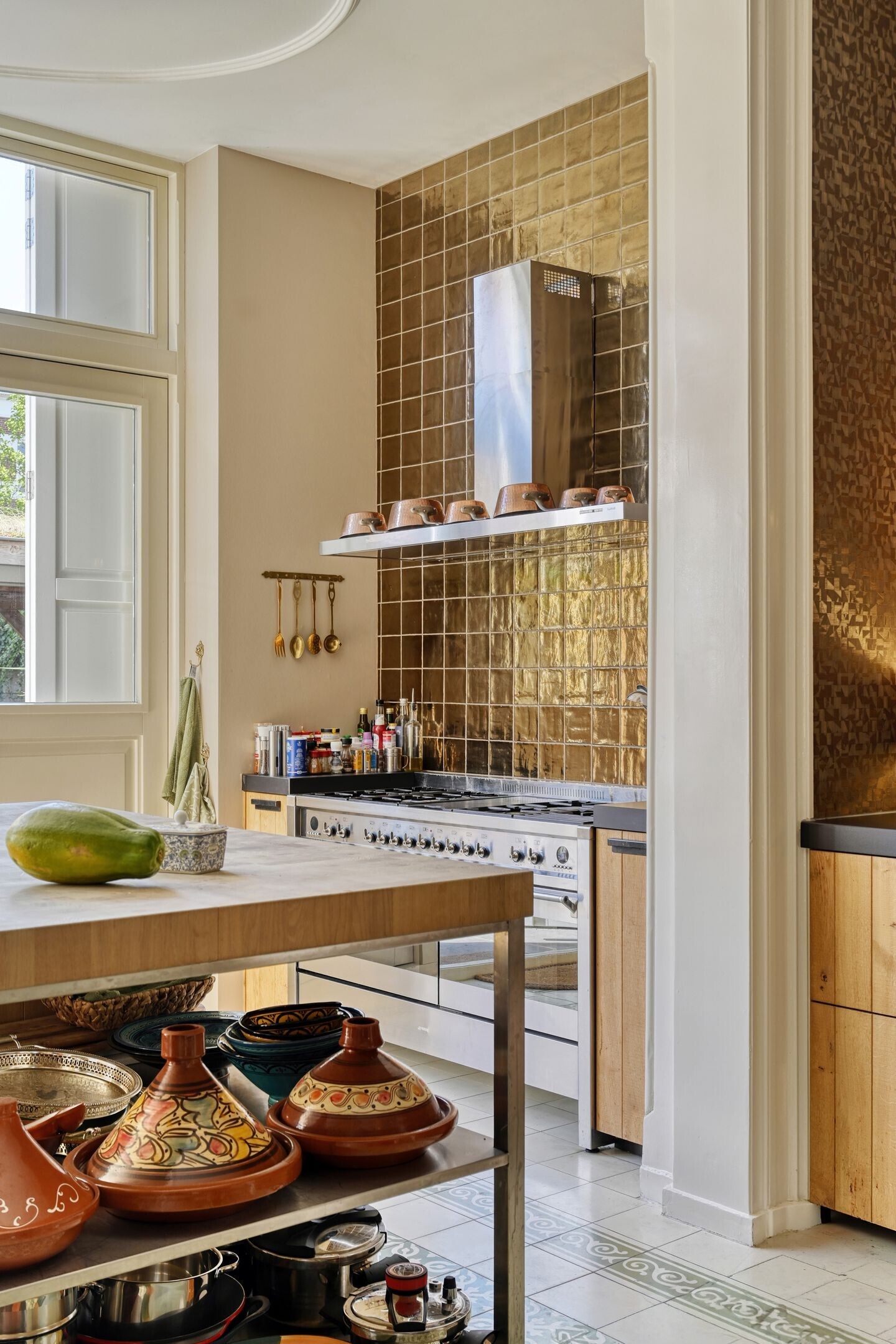 Tussenwoning te koop: Surinamestraat 19, 'S-Gravenhage