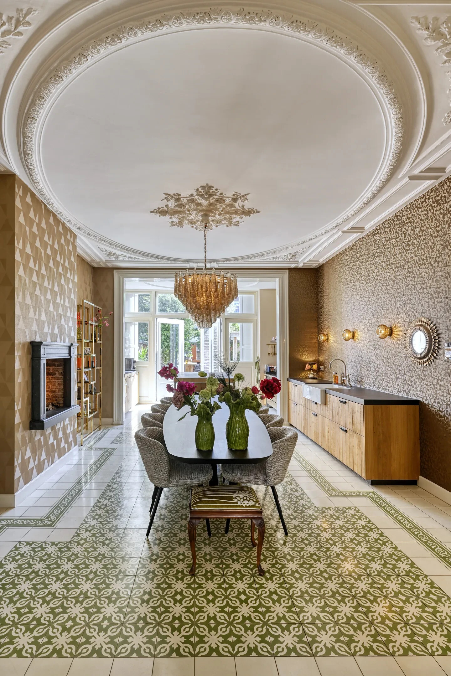 Tussenwoning te koop: Surinamestraat 19, 'S-Gravenhage