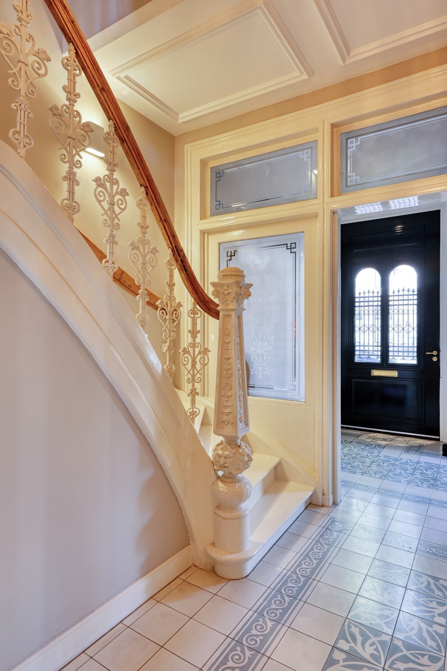 Tussenwoning te koop: Surinamestraat 19, 'S-Gravenhage
