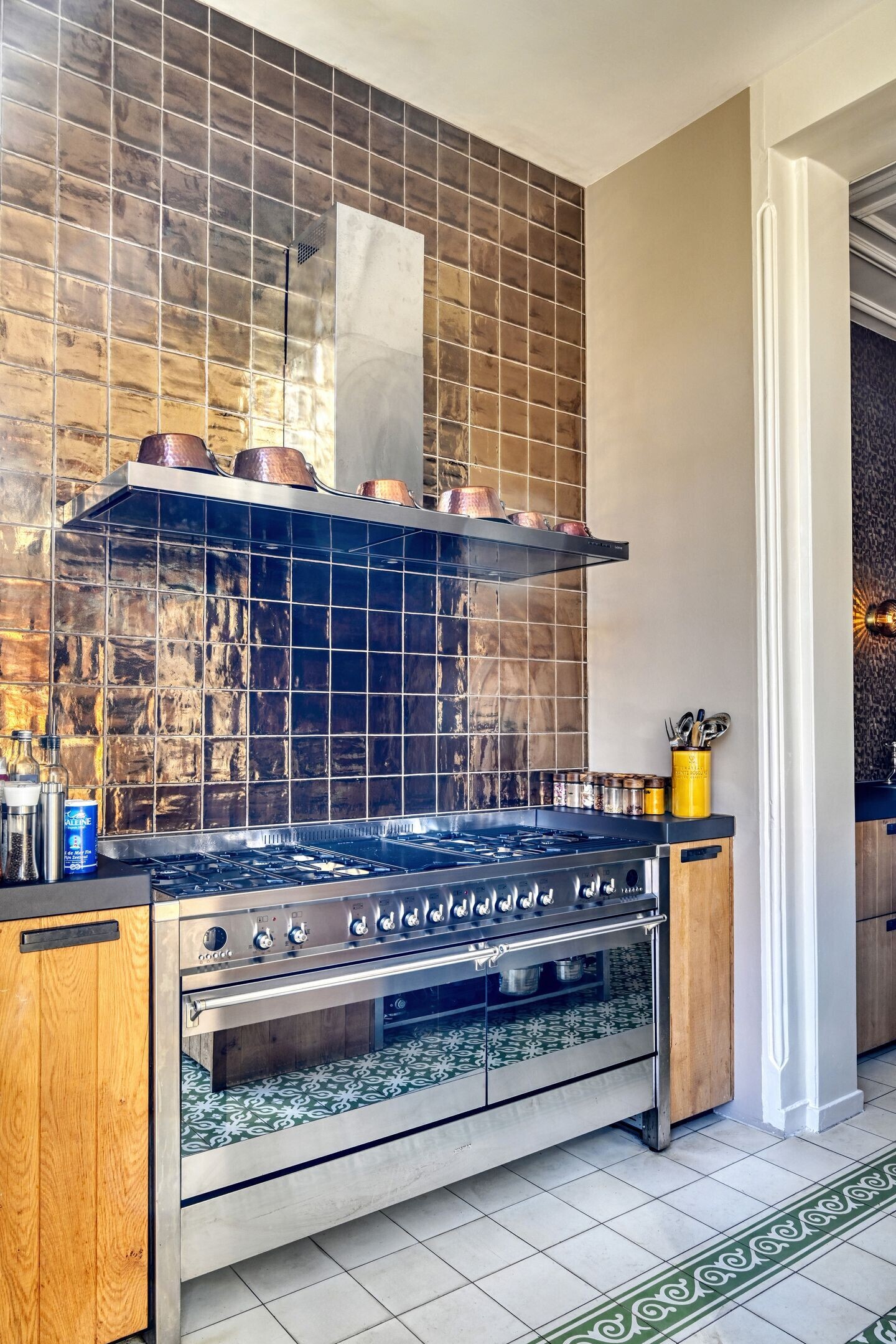 Tussenwoning te koop: Surinamestraat 19, 'S-Gravenhage