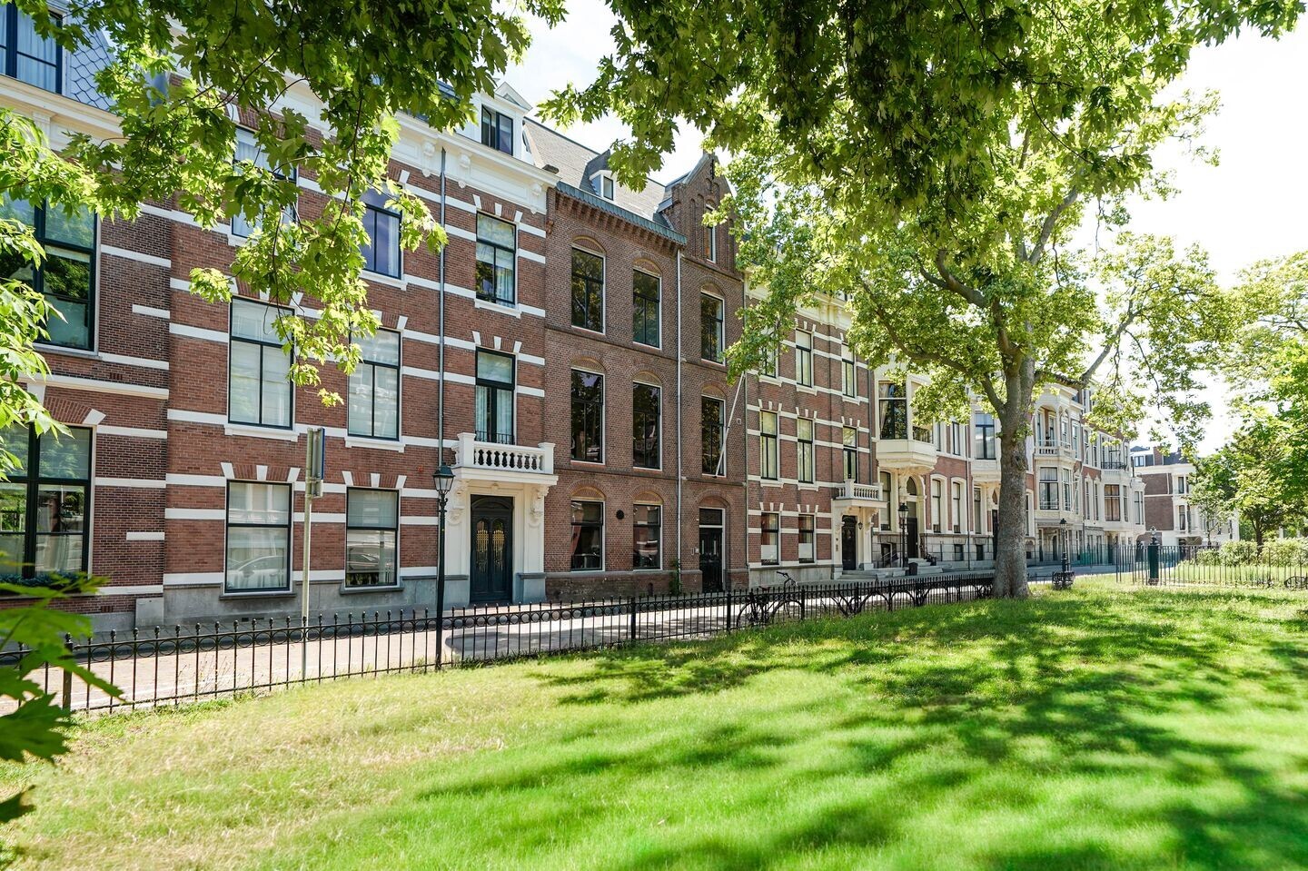 Tussenwoning te koop: Surinamestraat 21, 'S-Gravenhage
