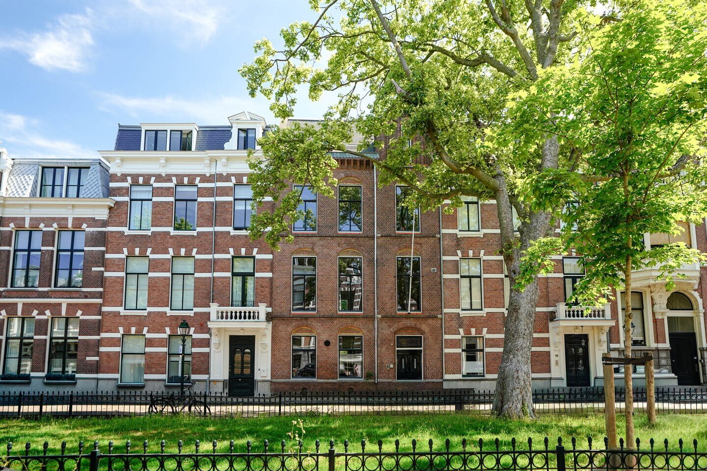 Tussenwoning te koop: Surinamestraat 21, 'S-Gravenhage