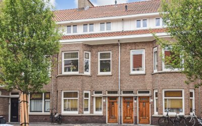 Maastrichts. 85