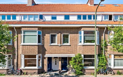 Maastrichts. 46